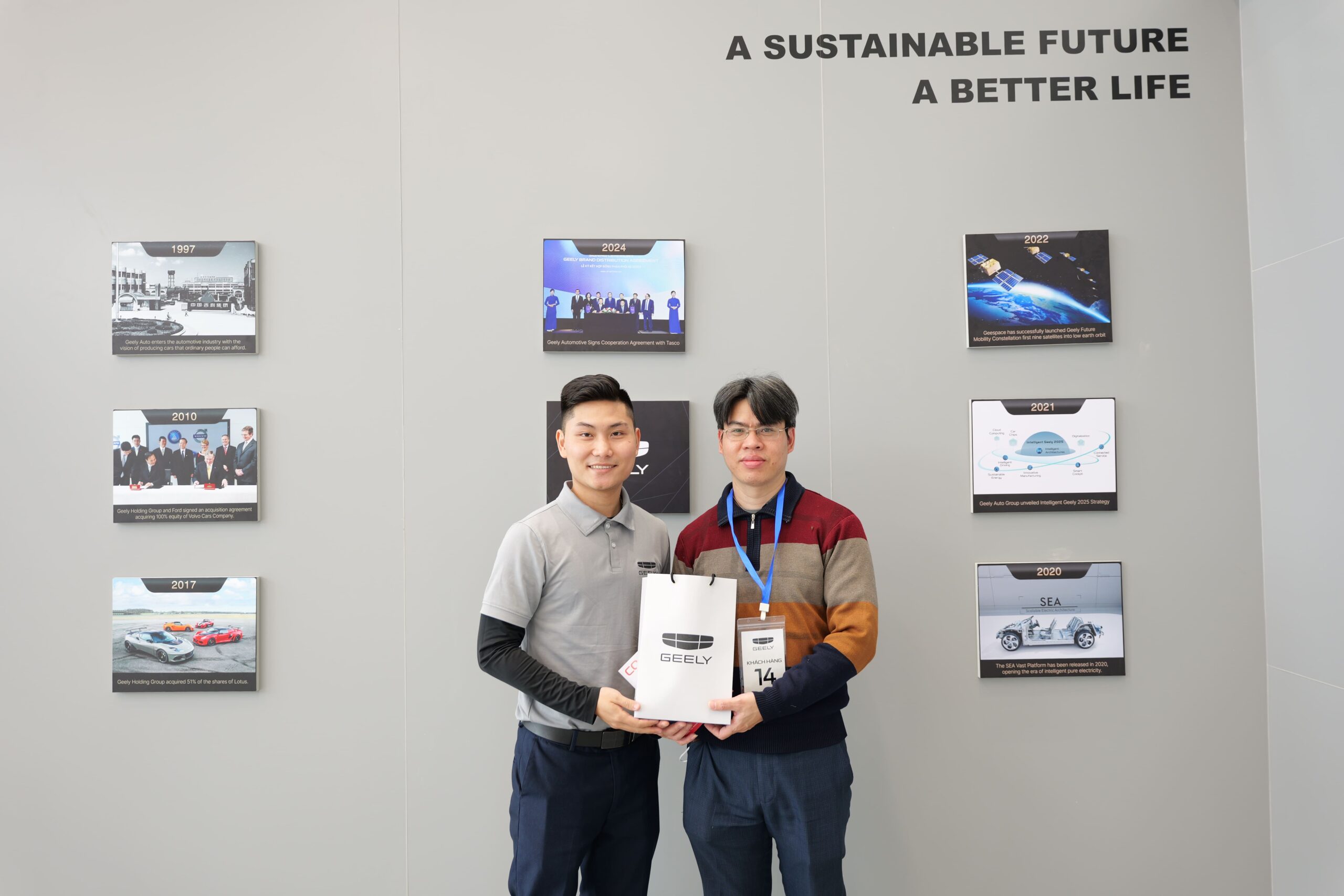 Những món quà độc quyền Geely Trần Hưng Đạo tri ân khách hàng 